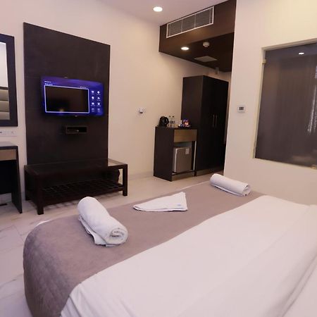 Hotel Pk Residency Noida Exteriör bild