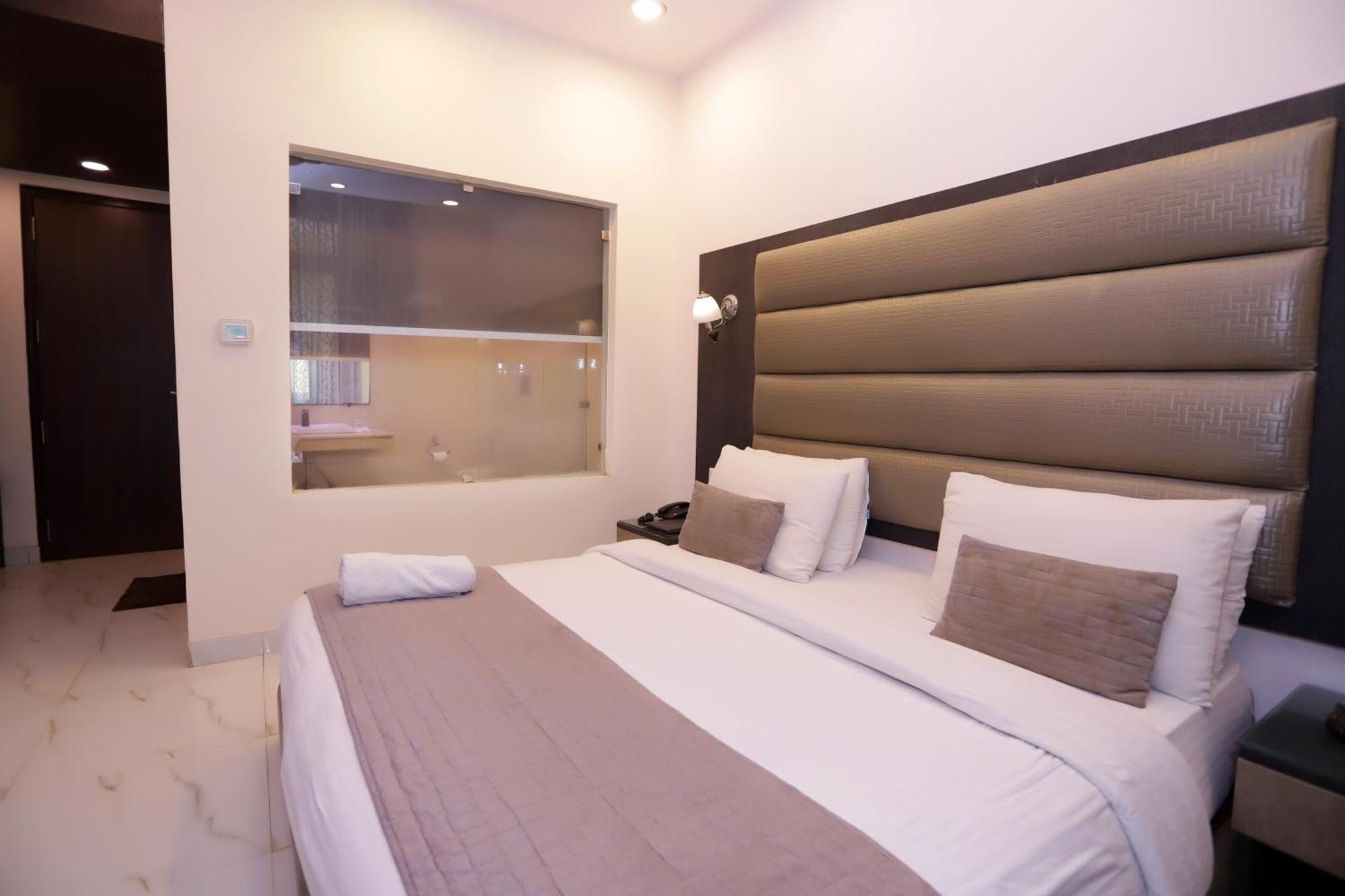 Hotel Pk Residency Noida Exteriör bild