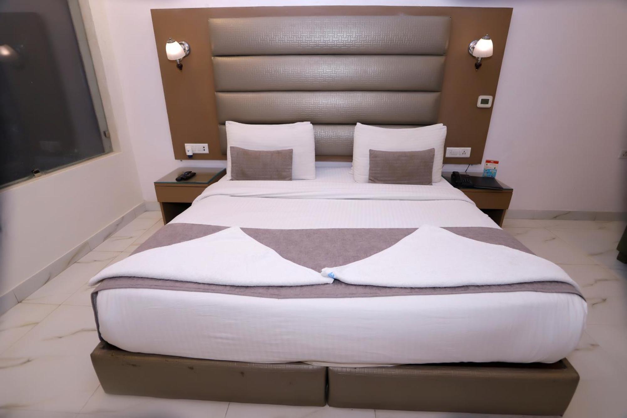 Hotel Pk Residency Noida Exteriör bild
