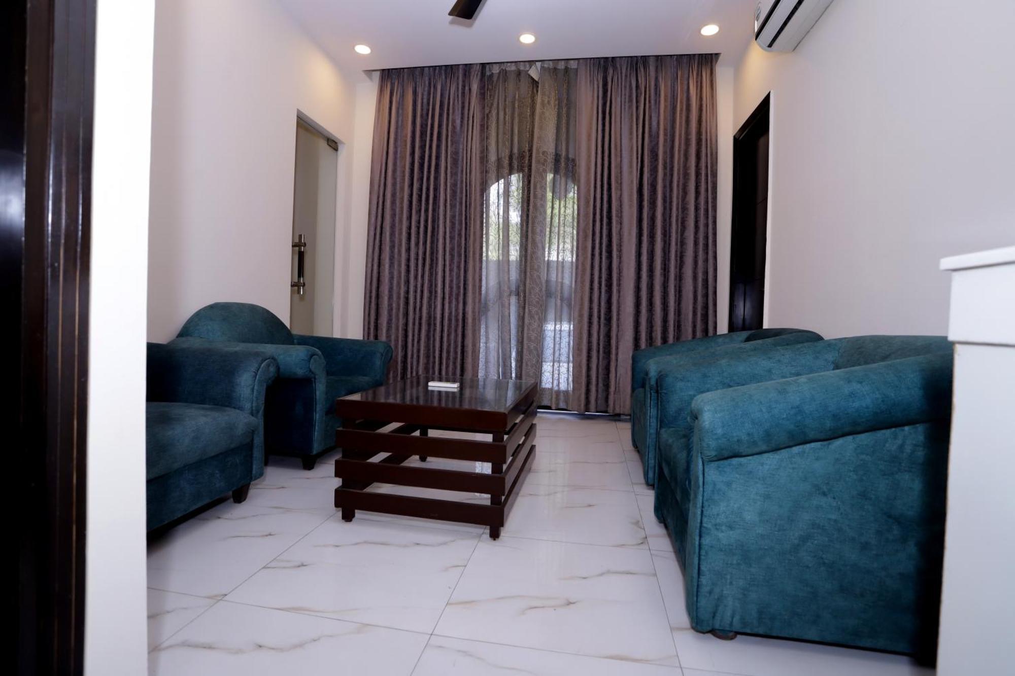 Hotel Pk Residency Noida Exteriör bild
