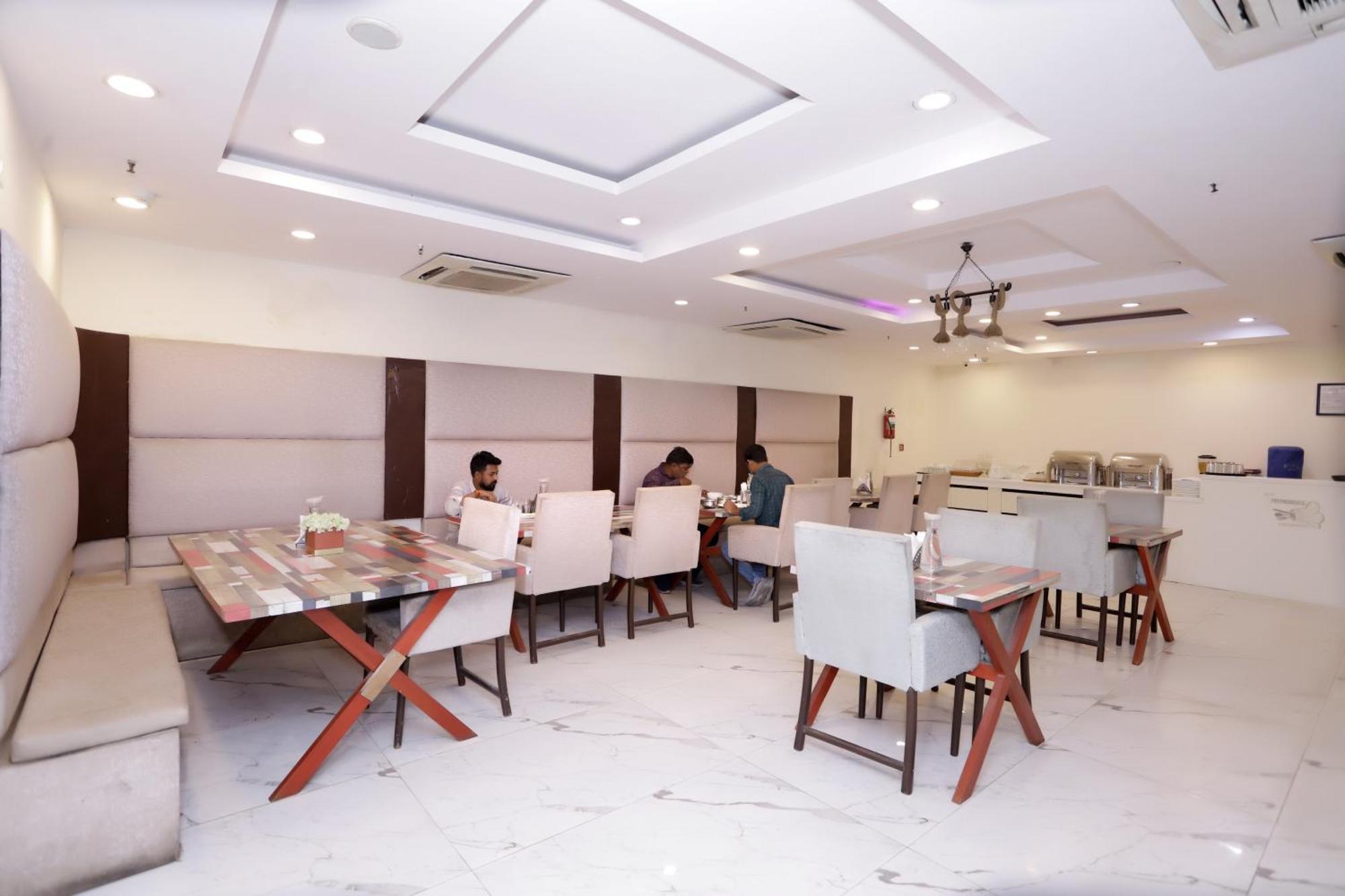 Hotel Pk Residency Noida Exteriör bild