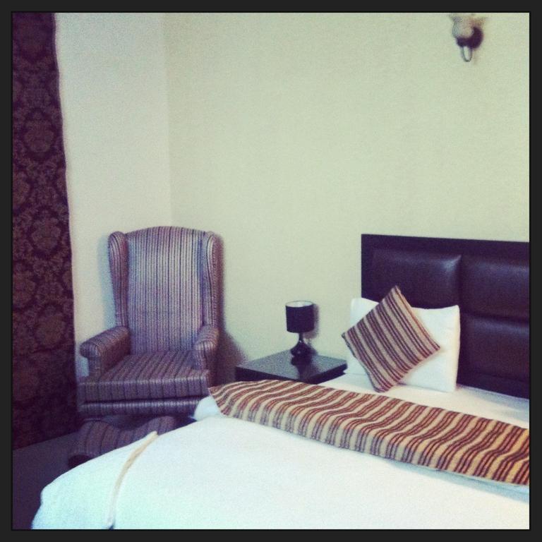 Hotel Pk Residency Noida Rum bild