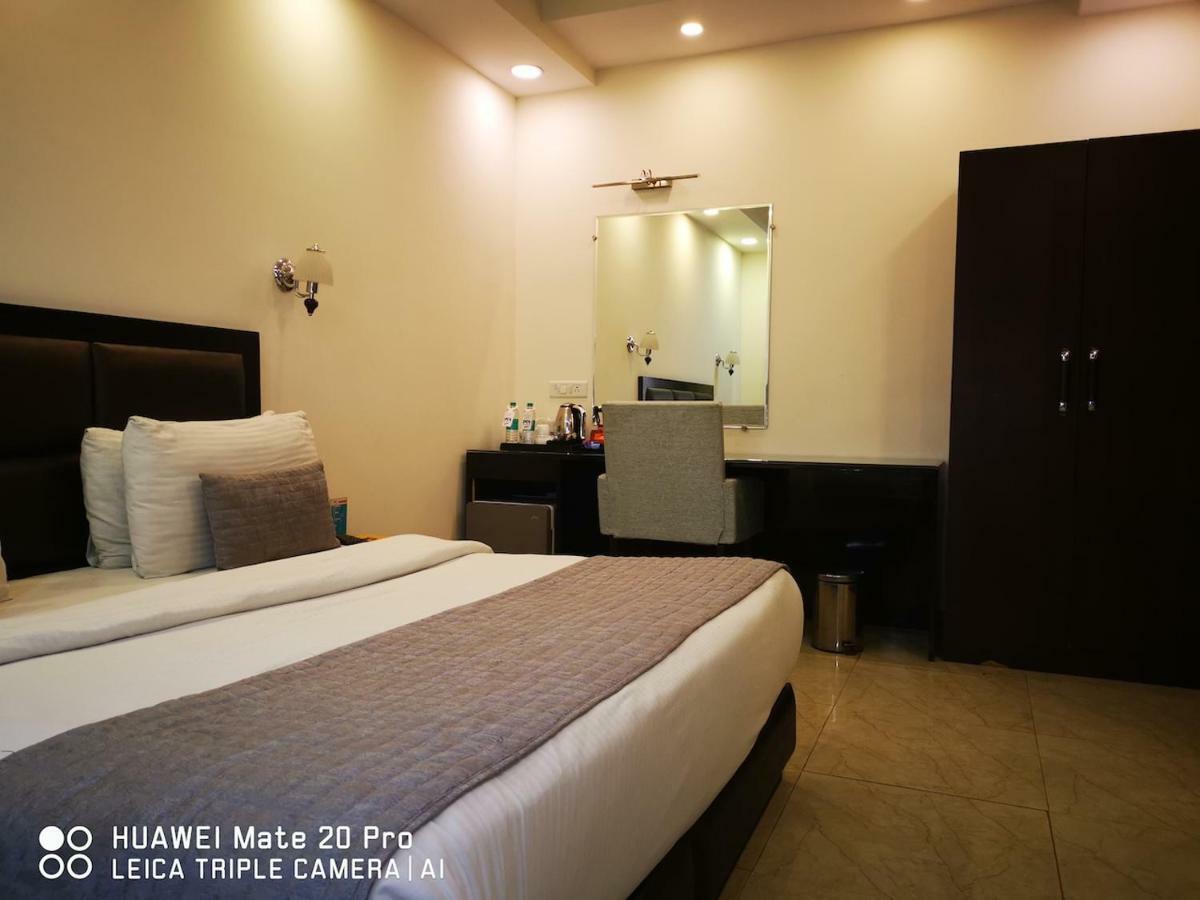 Hotel Pk Residency Noida Exteriör bild